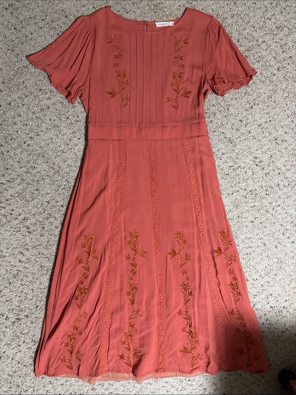 Flowy Coral Embroidered Midi Dress - Unknown Brand